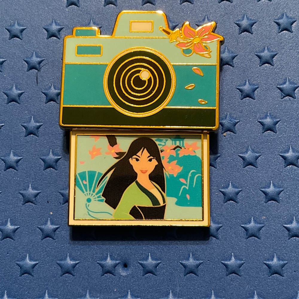 Loungefly Mulan Camera Pin - Teal and Gold